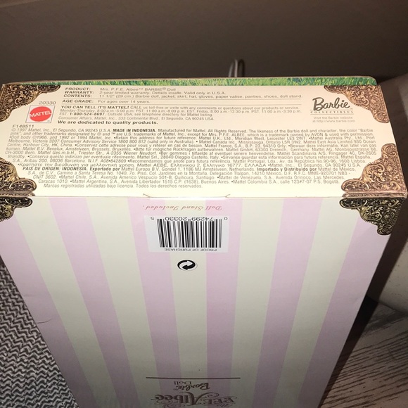 Collectible Mrs Albee Barbie 1997 - Picture 5 of 6